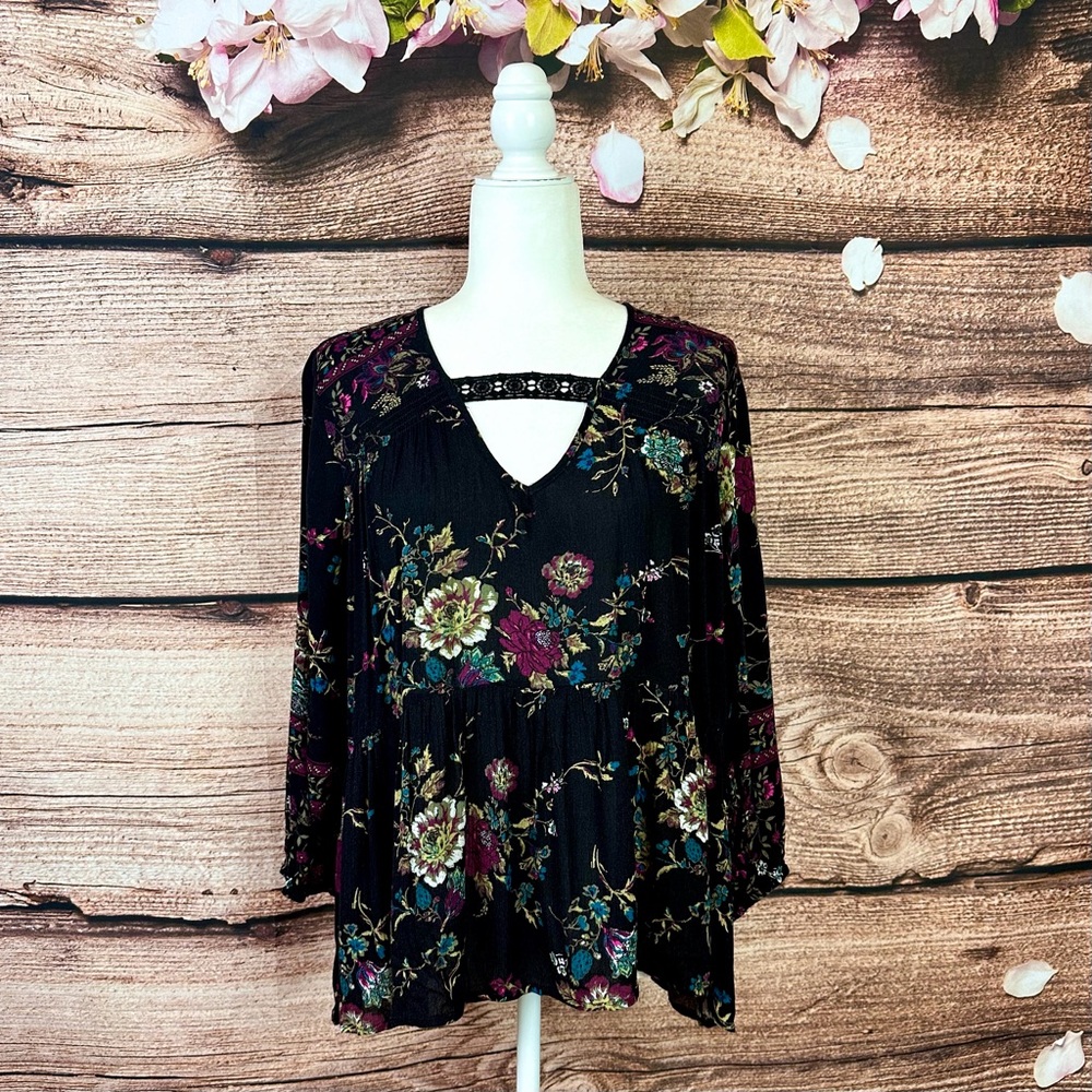 SOLD 🛍️ Miami Women’s Rayon Black Red Floral Printed Lace Flared Blouse